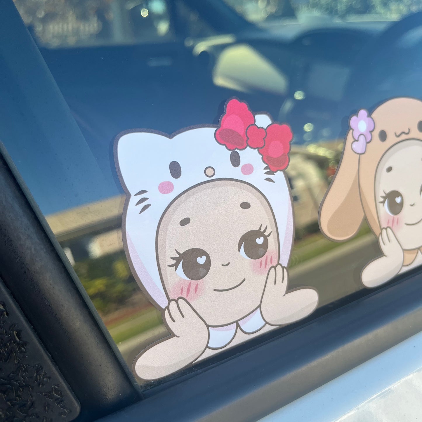 Hello Kitty Angel Peeker